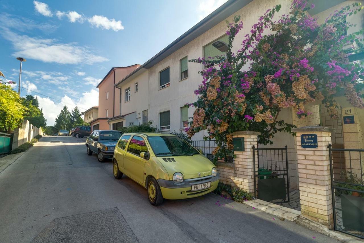 Apartments Tonka Near Beach And Sea Pula Exterior photo