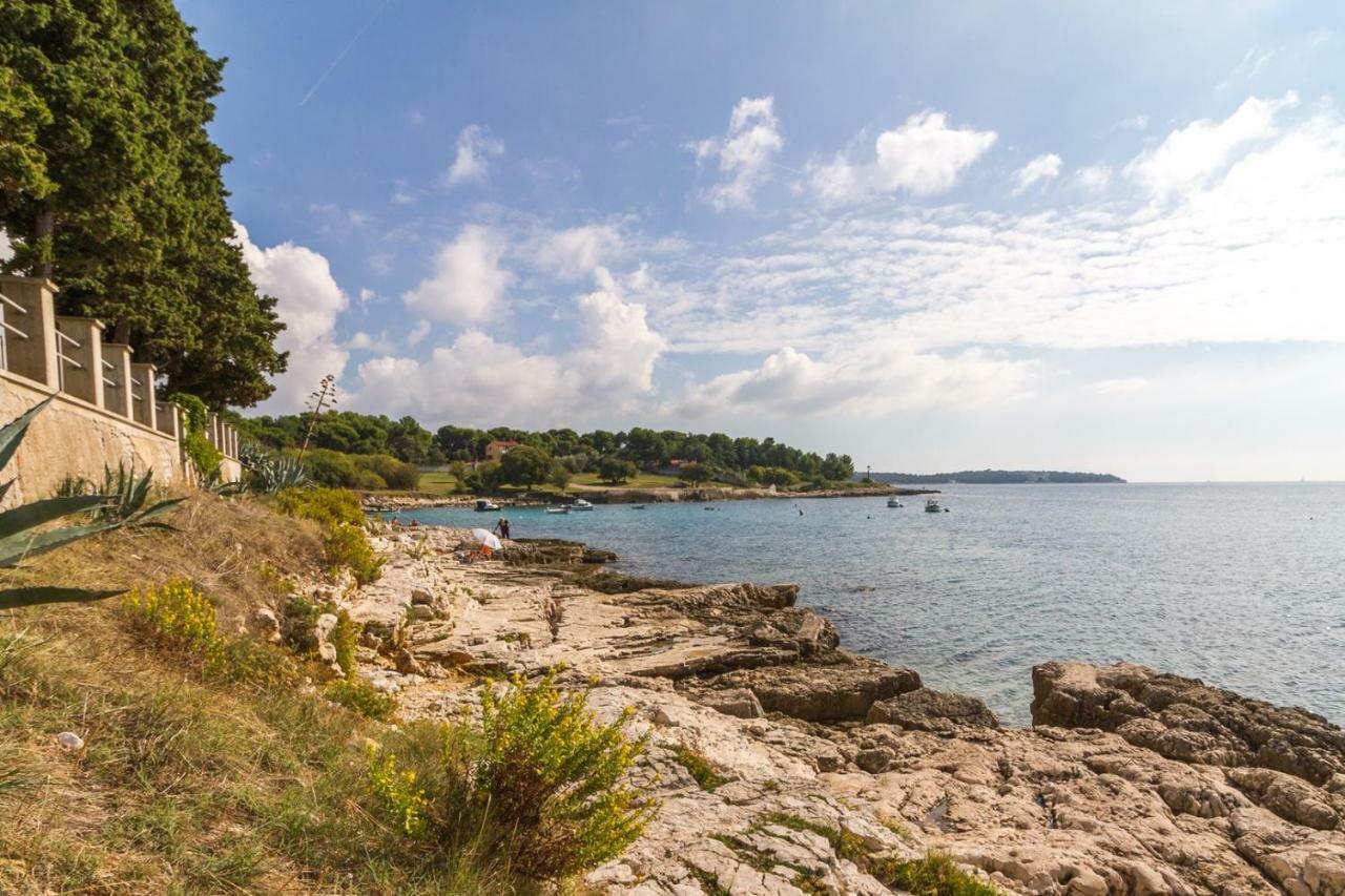 Apartments Tonka Near Beach And Sea Pula Exterior photo