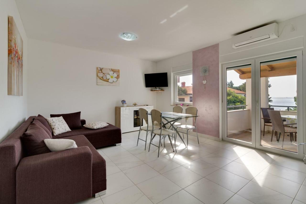 Apartments Tonka Near Beach And Sea Pula Exterior photo