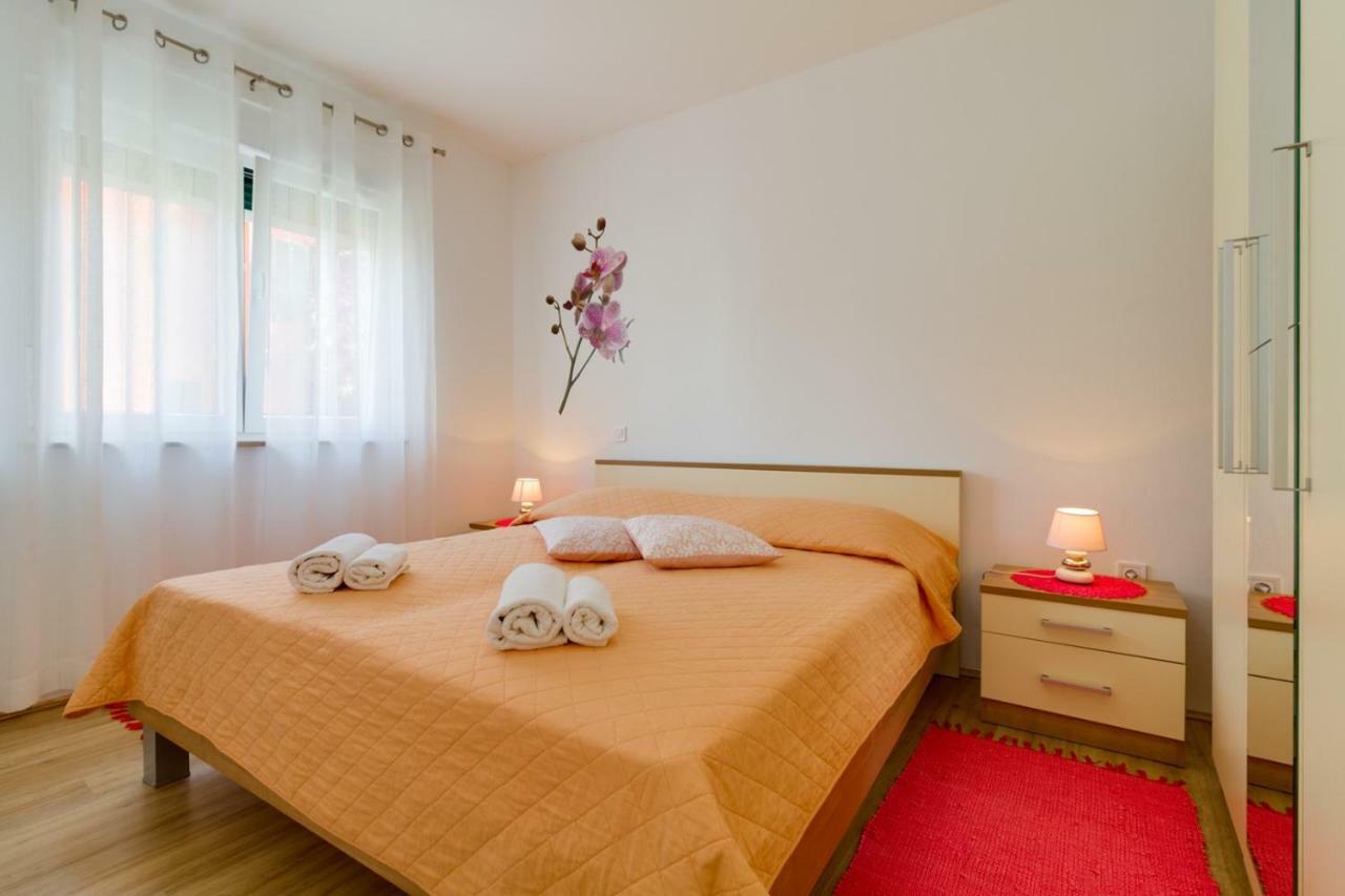 Apartments Tonka Near Beach And Sea Pula Exterior photo